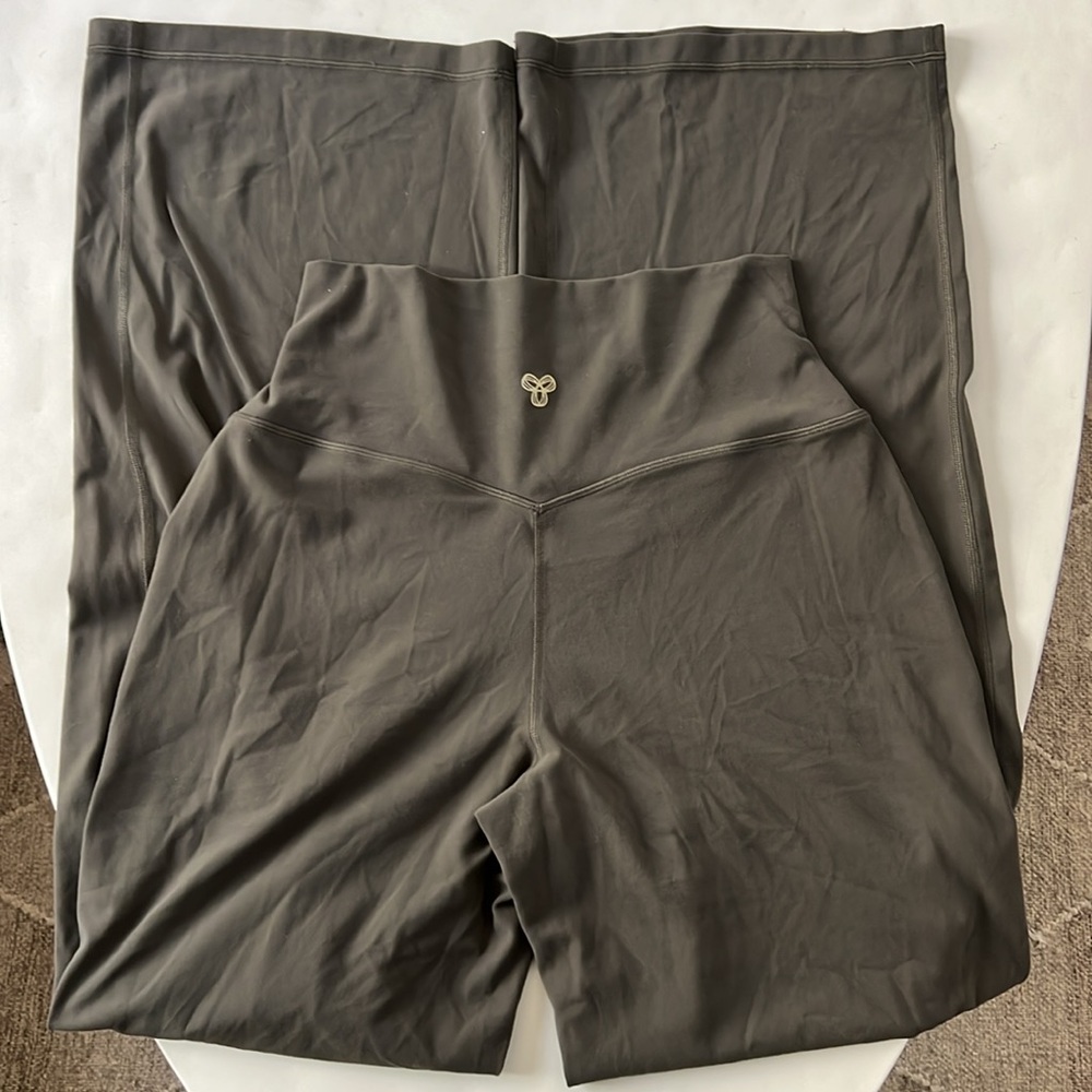 TNA ARITZIA X GOLDEN BUTTER Cheeky Asana Hi-Rise Wide Leg Pant Olive Green 8 - Picture 6 of 8
